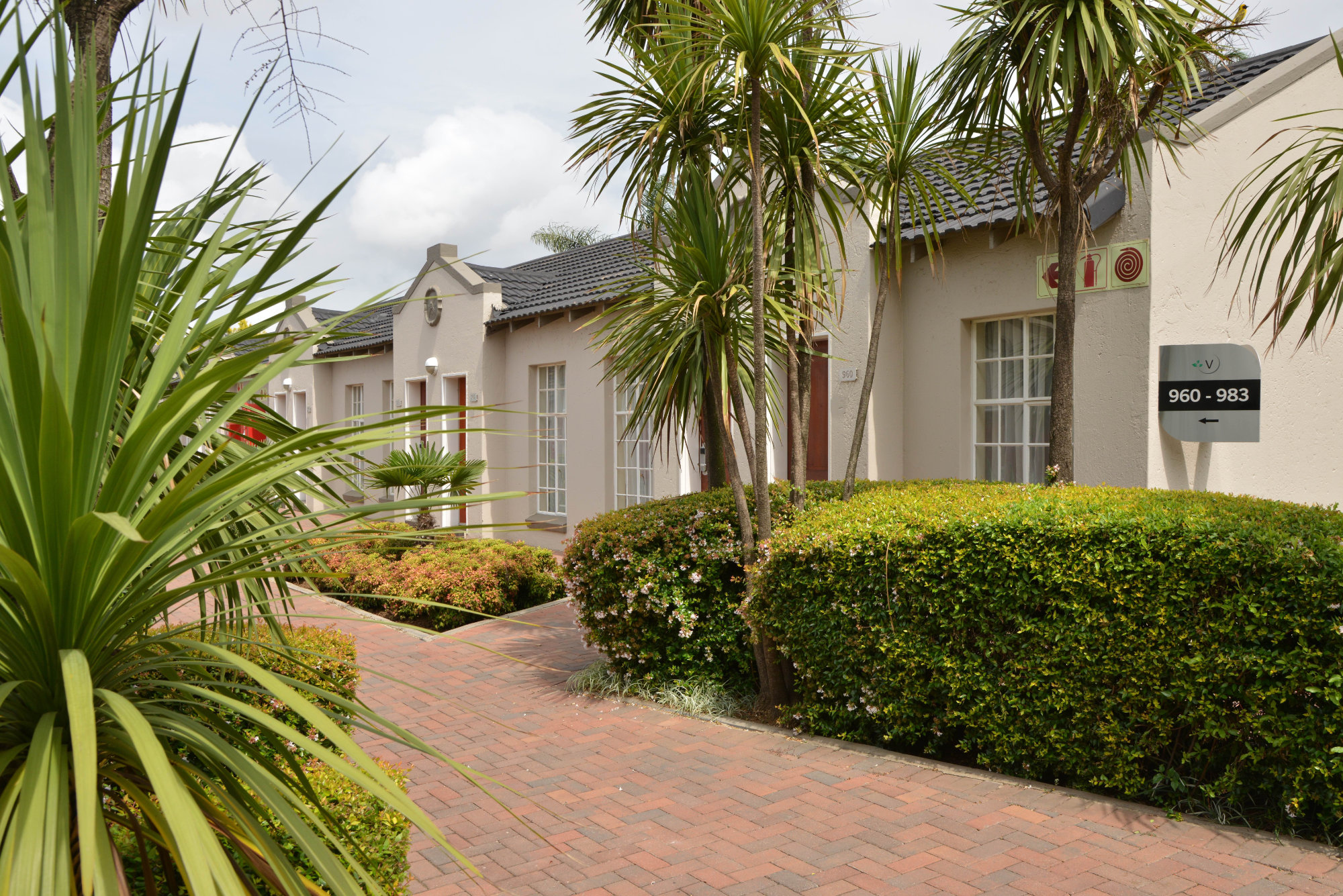 Birchwood Hotel Offering both four-star and three-star hotel rooms, located near OR Tambo International Airport
