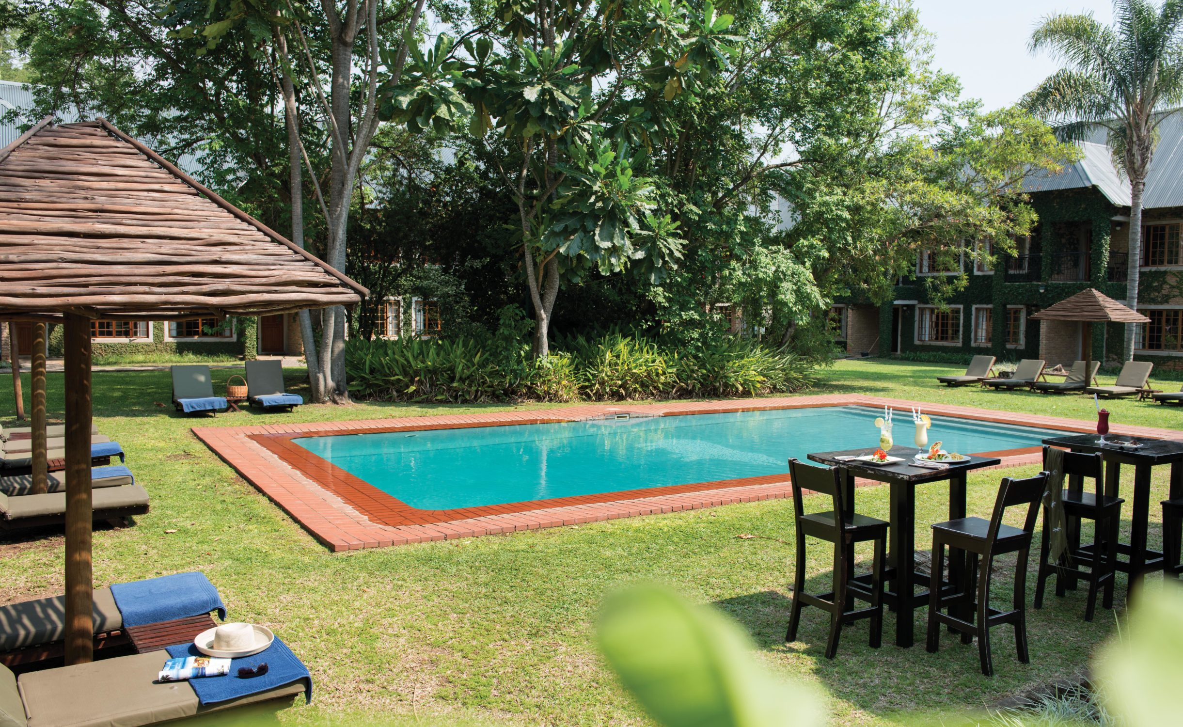 Hippo Hollow Hippo Hollow Country Estate is a comfortable, family-friendly hotel situated on the banks of the Sabie River near Hazyview in South Africa.