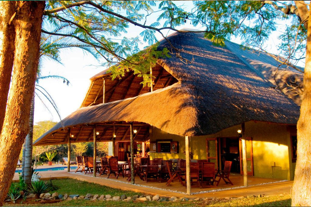 Kubu Lodge South Africa’s popular Safari Lodge on the edge of Kruger National Park warmly welcomes you! Luxurious accommodation with character, charm and exclusiveness
